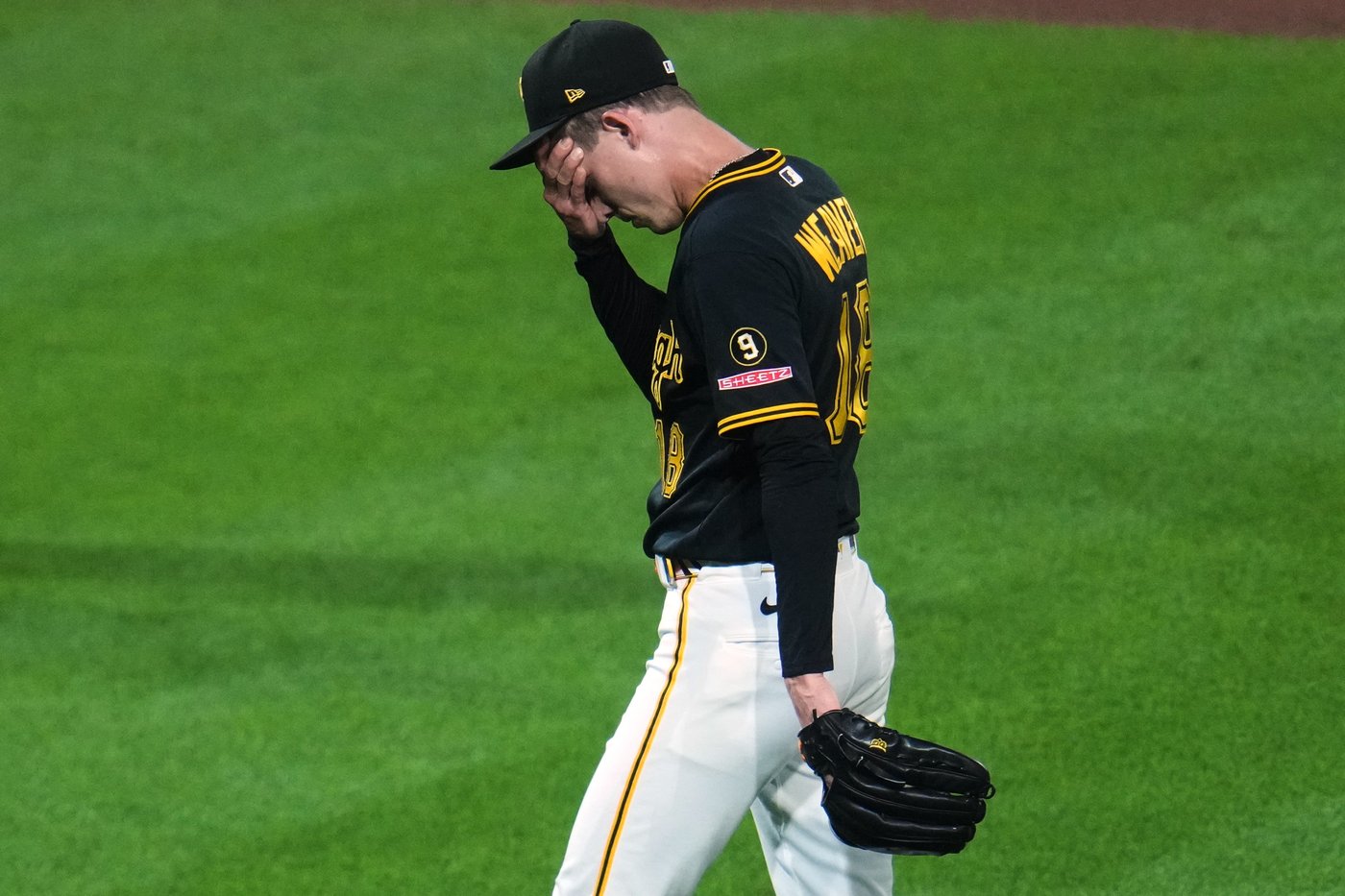 Pirates survive a wild 13-12 finish as a 9th-inning throwing error seals win over Giants | iNFOnews.ca Pirates survive a wild 13-12 finish as a 9th-inning throwing error seals win over Giants | iNFOnews.ca
