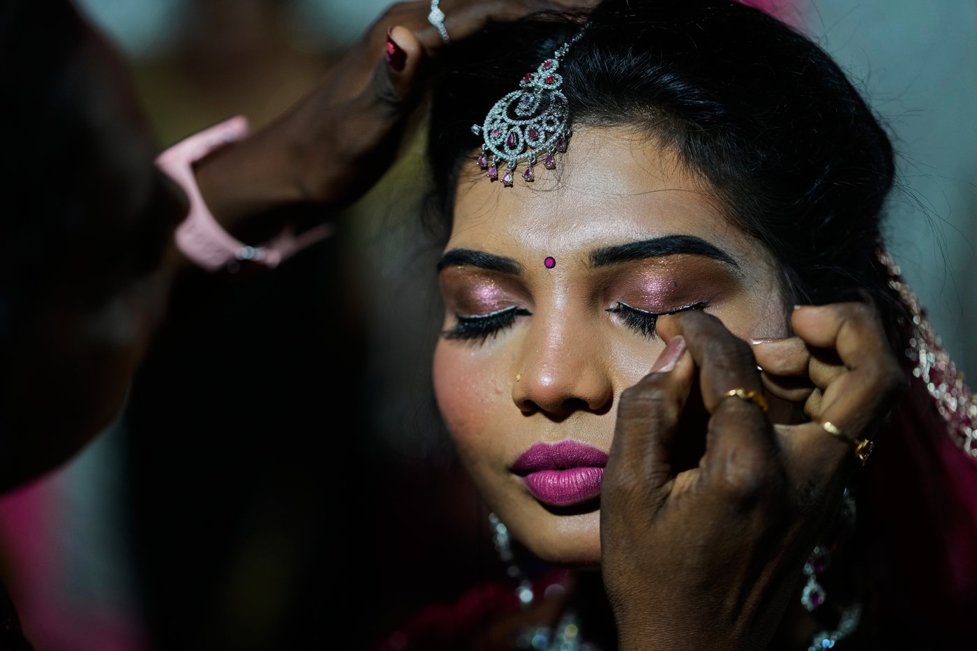 PHOTO ESSAY: A symbolic marriage ritual and beauty pageant brings India’s trans community together | iNFOnews.ca