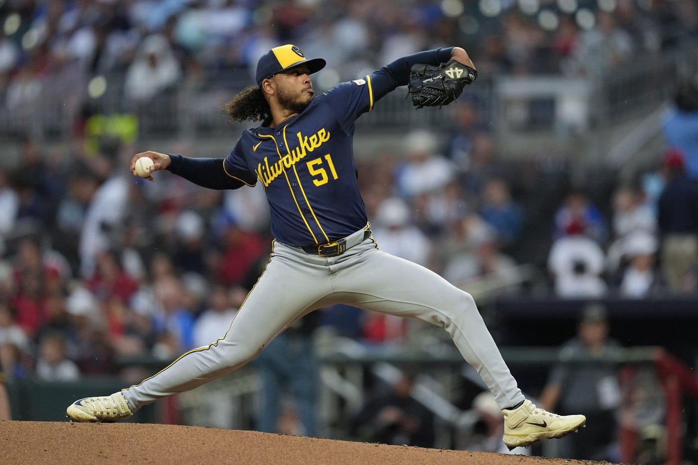 Peralta throws 5 strong innings as Brewers manhandle Braves 7-2 to improve best record in majors | iNFOnews.ca