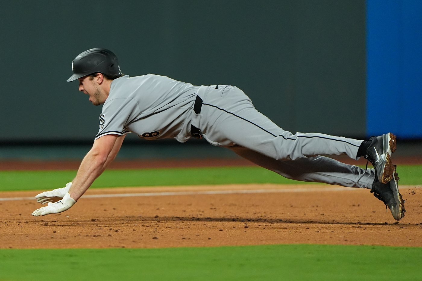 Royals snap a 5-game skid with a 5-4 win over White Sox, delaying Chicago's bid for a playoff berth | iNFOnews.ca Royals snap a 5-game skid with a 5-4 win over White Sox, delaying Chicago's bid for a playoff berth | iNFOnews.ca