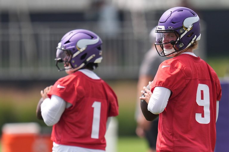 Vikings camp opens with the QBs and their teammates playing it cool over the spotlighted competition | iNFOnews.ca
