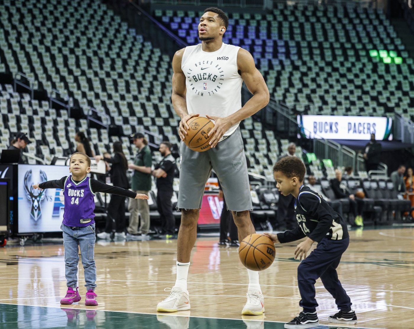 Gilgeous-Alexander, Jokic, Antetokounmpo, Tatum, Mitchell All-NBA 1st team. LeBron, 40, is 2nd team | iNFOnews.ca Gilgeous-Alexander, Jokic, Antetokounmpo, Tatum, Mitchell All-NBA 1st team. LeBron, 40, is 2nd team | iNFOnews.ca