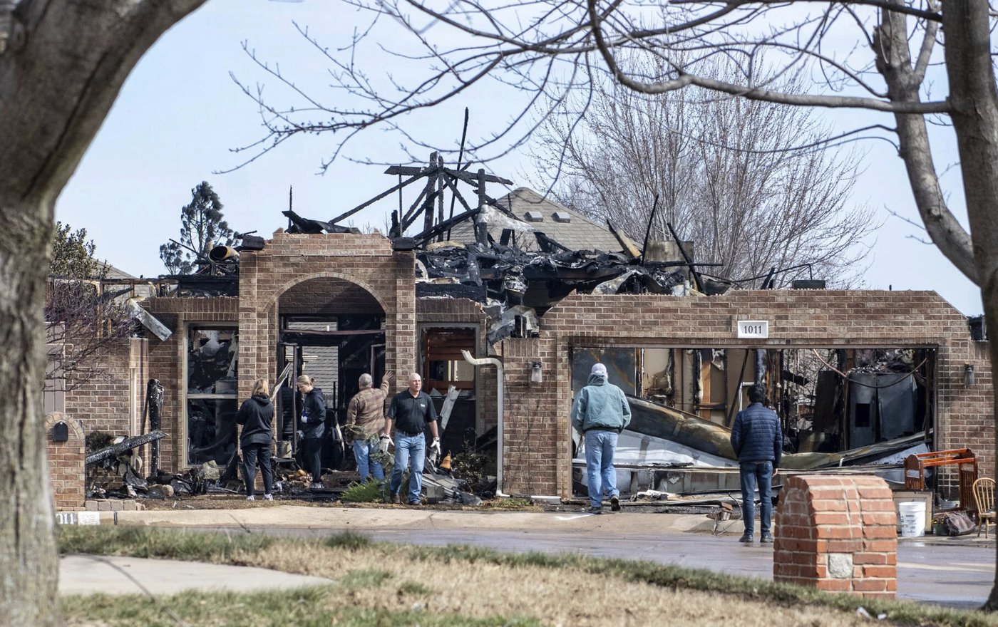 As Oklahoma reels from deadly wildfires, authorities warn of fresh fire threat | iNFOnews.ca