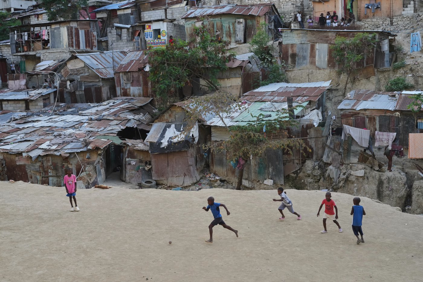 Haitians switch soccer allegiances from Brazil as 'Grenadiers' end World Cup drought | iNFOnews.ca