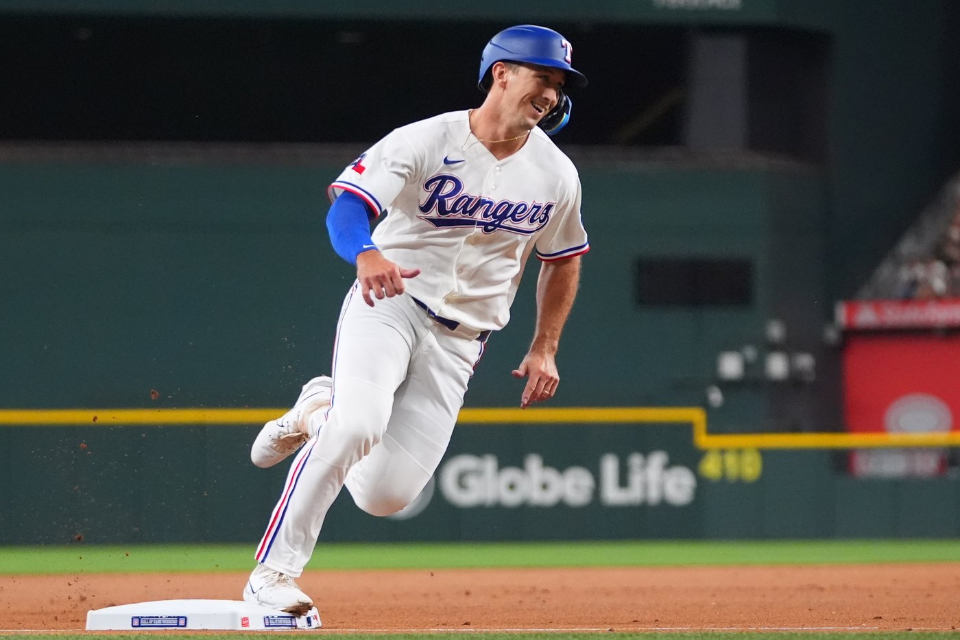 Nathan Eovaldi strikes out 8 as the Rangers beat the Mariners 7-1 | iNFOnews.ca