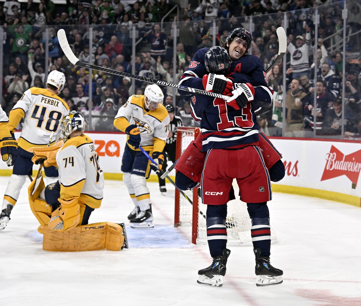 Predators pounce in shootout to edge Jets 4-3 | iNFOnews.ca