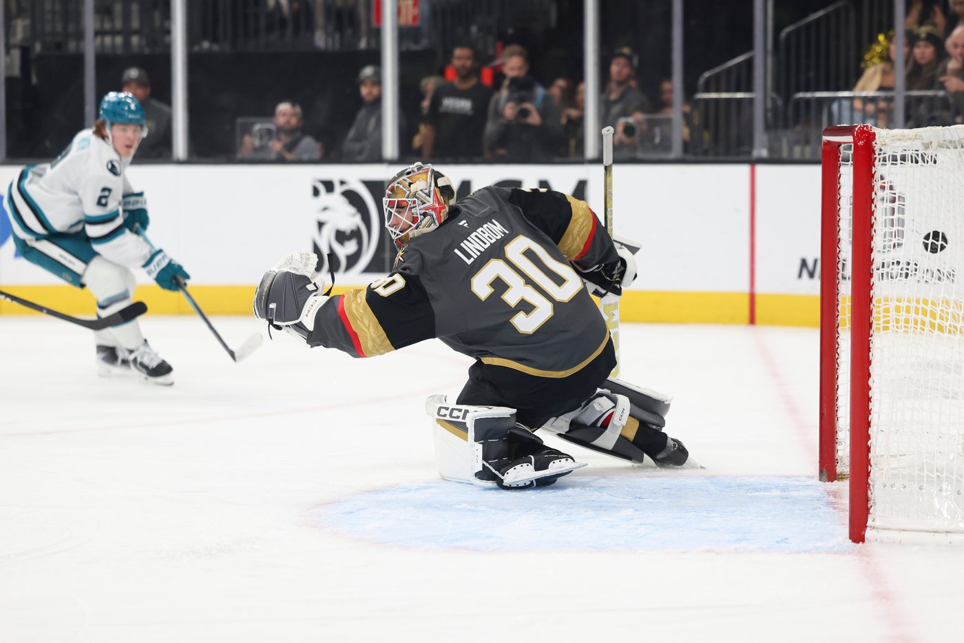 Hertl scores twice, Lindbom gets his 1st NHL win in the Knights' 4-3 victory over the Sharks | iNFOnews.ca