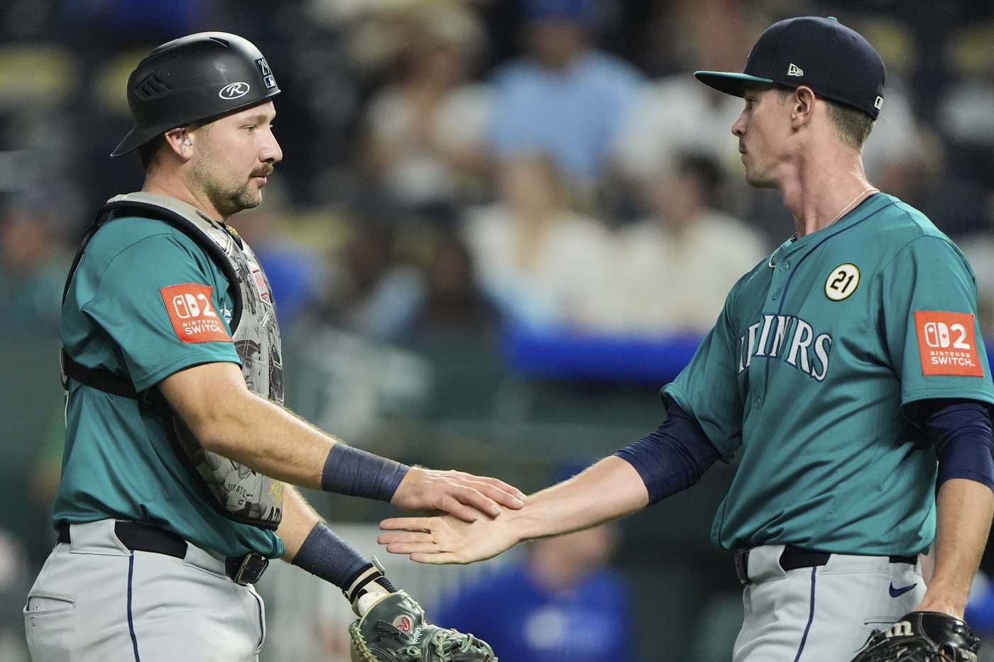 Raleigh and Canzone's home run spree powers Mariners to 10th straight win | iNFOnews.ca