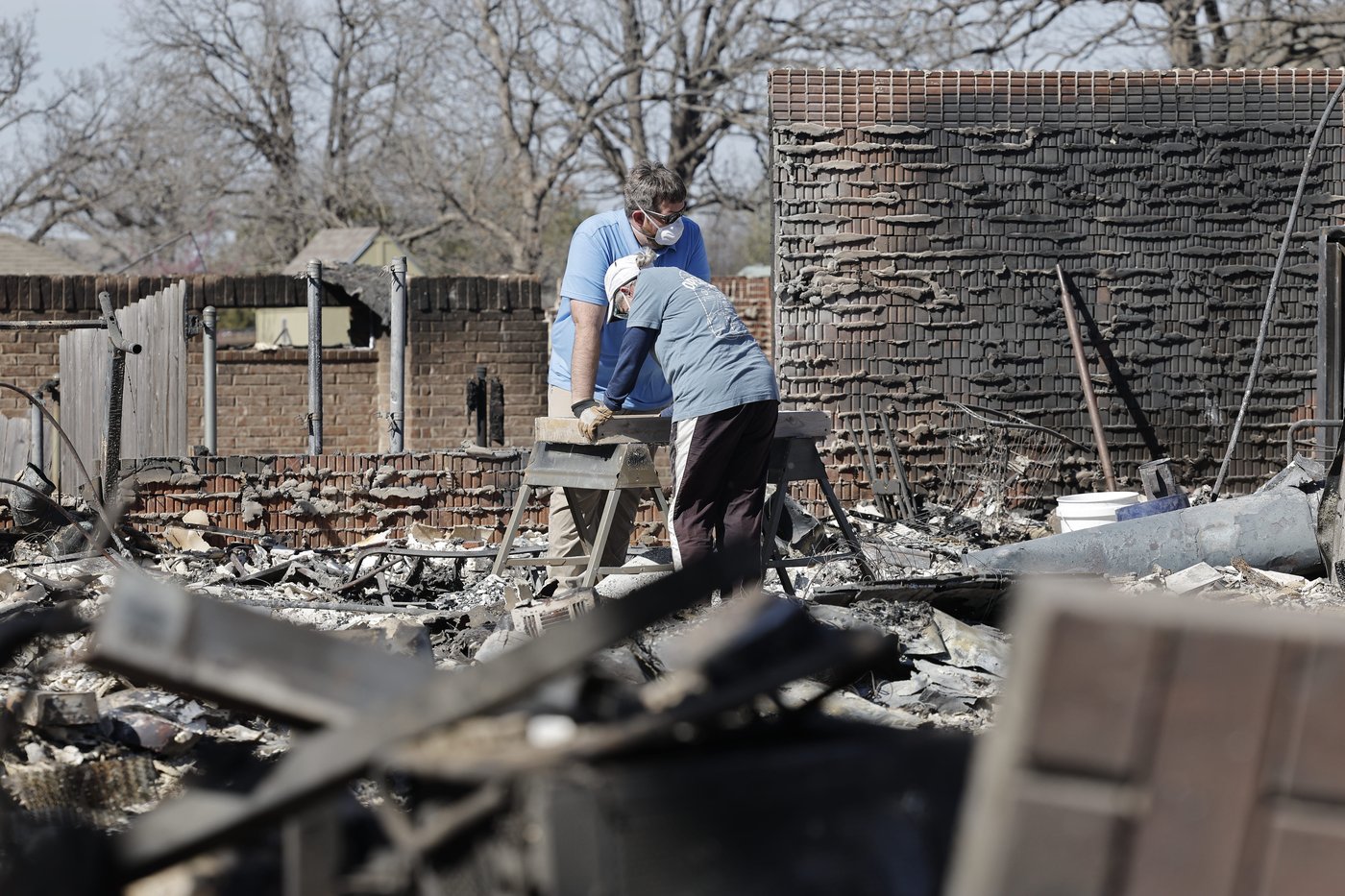 As Oklahoma reels from deadly wildfires, authorities warn of fresh fire threat | iNFOnews.ca