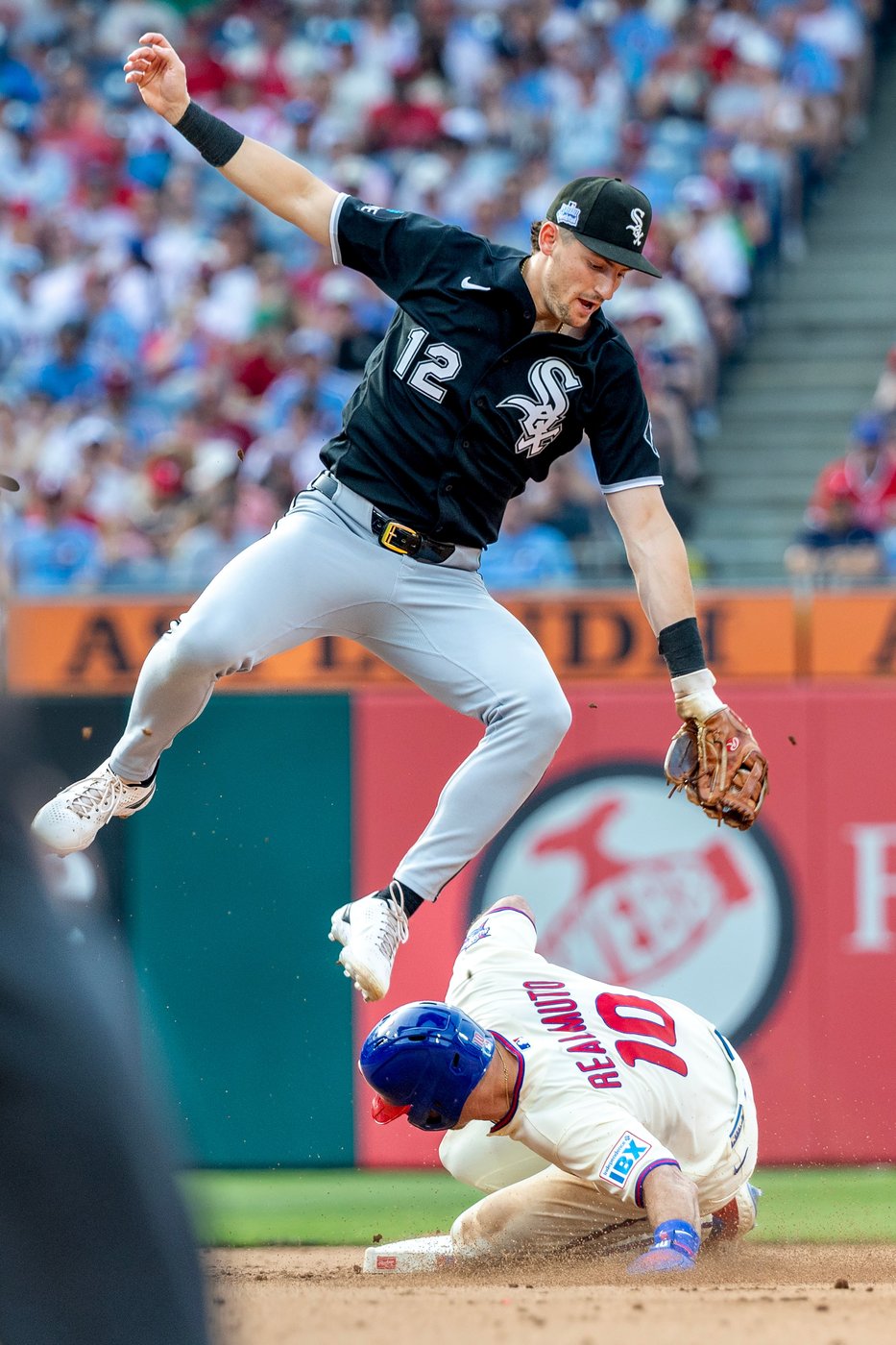 Jacob Gonzalez hits his first major league homer, White Sox beat the Phillies 6-3 to even series | iNFOnews.ca Jacob Gonzalez hits his first major league homer, White Sox beat the Phillies 6-3 to even series | iNFOnews.ca