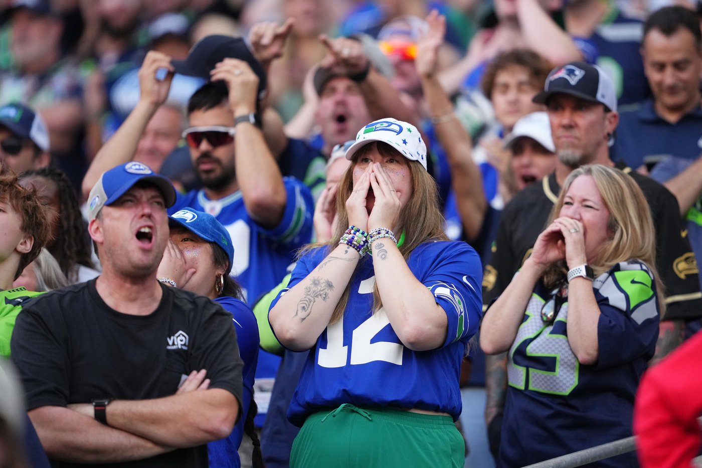 Photos of the NFL season opener, a rare Super Bowl rematch between the Seahawks and Patriots | iNFOnews.ca