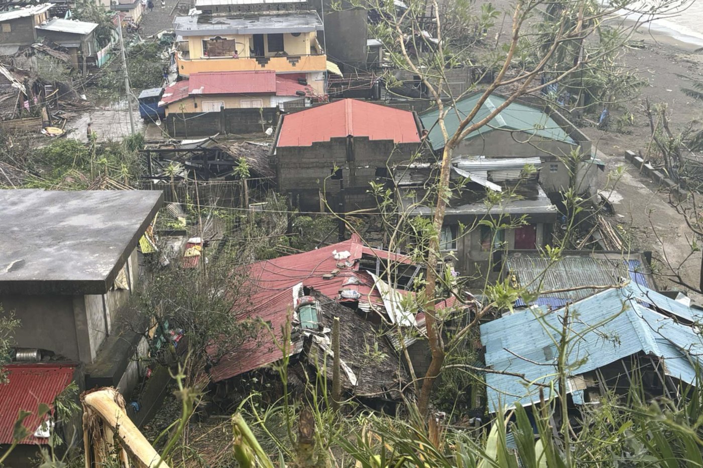 Typhoon Man-yi leaves 7 dead in Philippines and worsens crisis from back-to-back storms | iNFOnews.ca Typhoon Man-yi leaves 7 dead in Philippines and worsens crisis from back-to-back storms | iNFOnews.ca