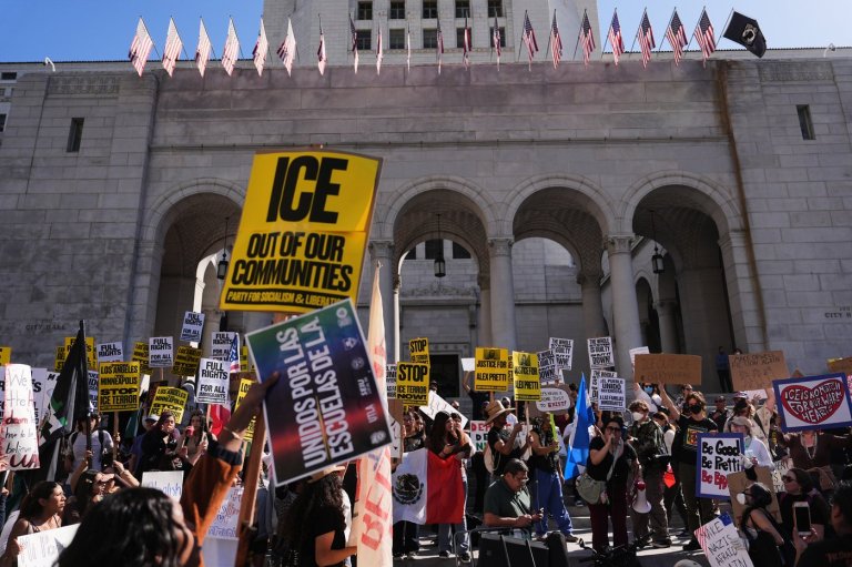 Federal judge restricts warrantless immigration arrests in Southern California | iNFOnews.ca