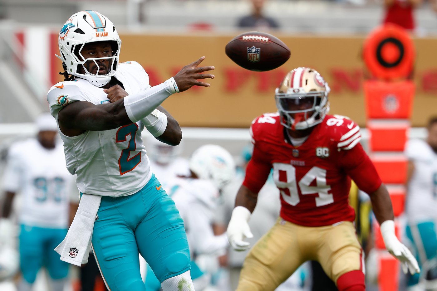 49ers score TDs on 1st 5 drives to beat the Dolphins 35-13 | iNFOnews.ca