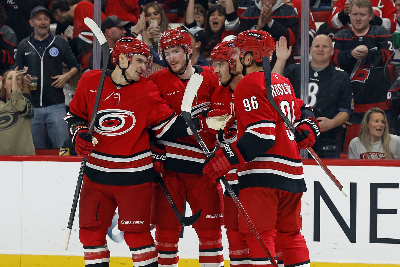 Hurricanes make it eight straight with 5-1 win over Penguins | iNFOnews.ca