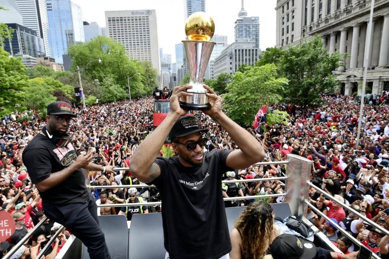 Excitement high as Kawhi Leonard makes Toronto Raptors regular-season debut | iNFOnews.ca