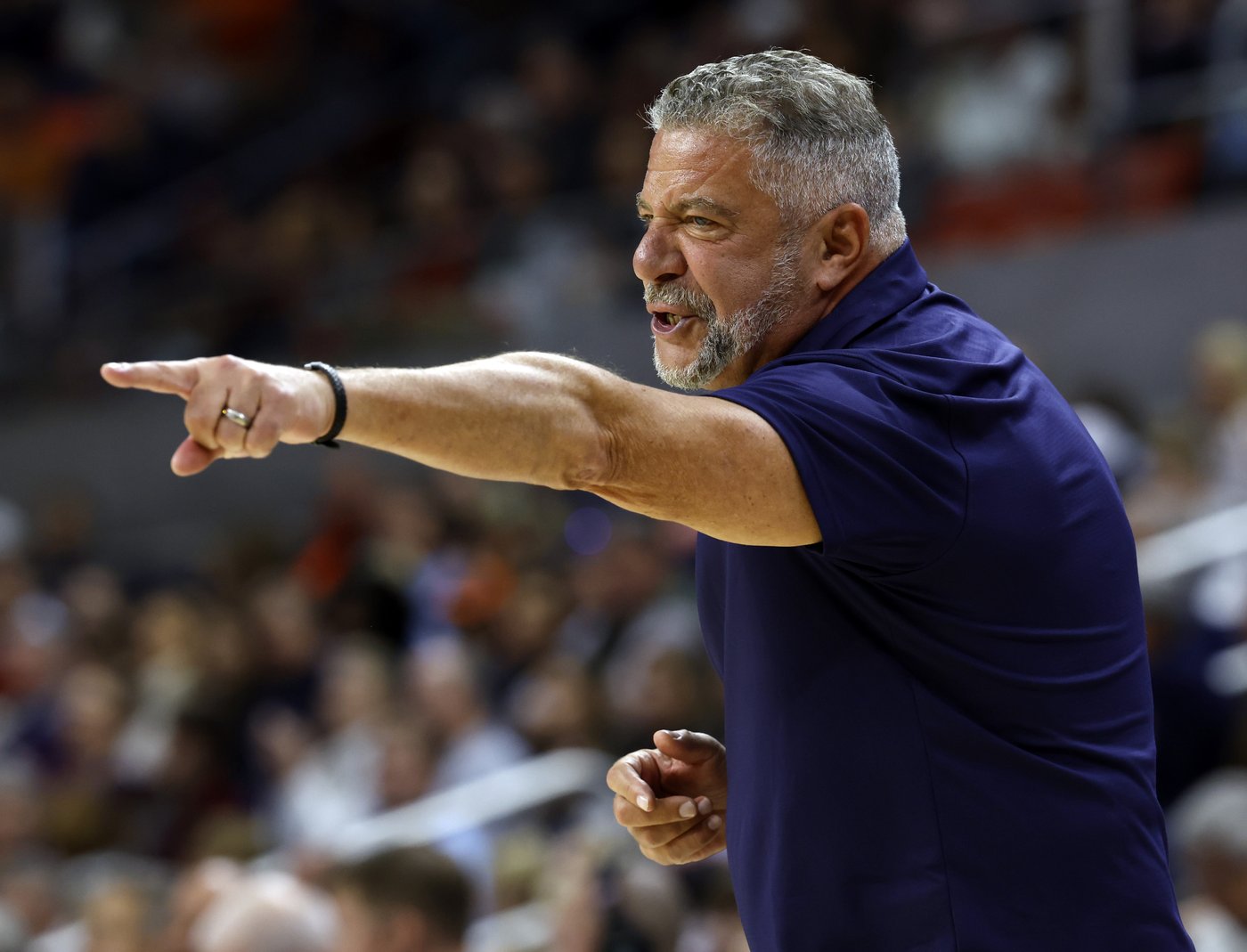 Miles Kelly helps No. 2 Auburn beat Richmond 98-54 | iNFOnews.ca