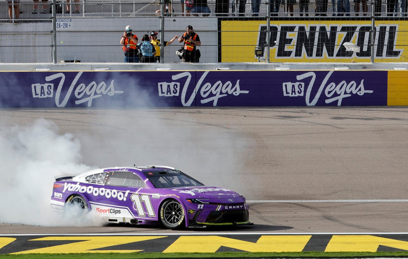 Denny Hamlin storms back to win at Las Vegas after early penalty | iNFOnews.ca Denny Hamlin storms back to win at Las Vegas after early penalty | iNFOnews.ca