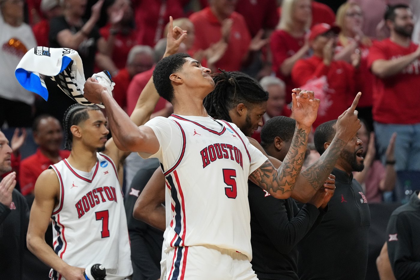 Sharp and Cenac lead No. 2 seed Houston into the Sweet 16 with a 88-57 blowout of Texas A&M | iNFOnews.ca