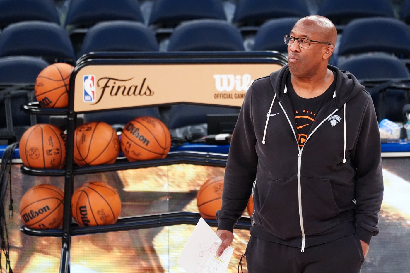 Knicks say the winning bid for 2 celebrity row seats for Game 3 of the NBA Finals is $1 million | iNFOnews.ca Knicks say the winning bid for 2 celebrity row seats for Game 3 of the NBA Finals is $1 million | iNFOnews.ca