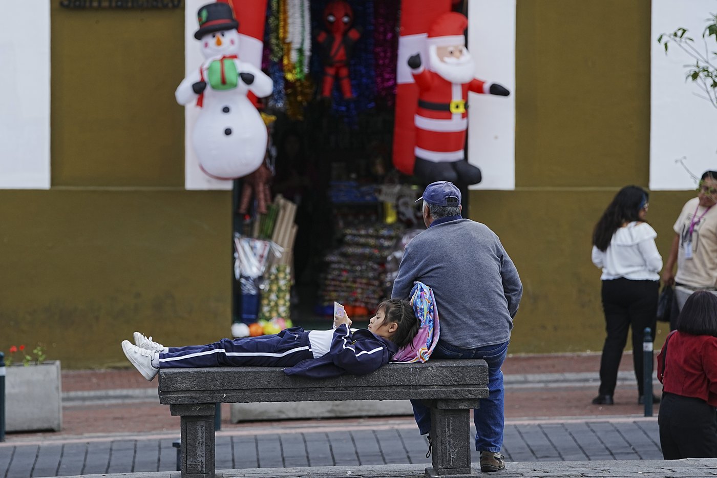 As Christmas nears, Ecuador's homes get a break from power cuts but companies still face rationing | iNFOnews.ca
