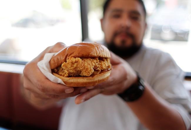 Popeyes to roll out viral chicken sandwich Canada-wide amid physical distancing | iNFOnews.ca
