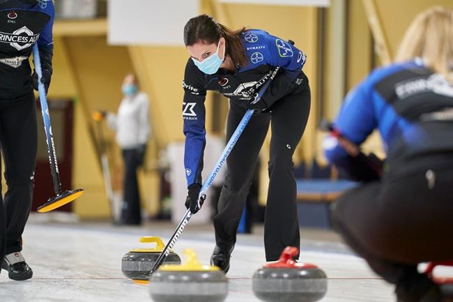 New-look Team Jennifer Jones makes its debut in one of first curling events of season | iNFOnews.ca New-look Team Jennifer Jones makes its debut in one of first curling events of season | iNFOnews.ca