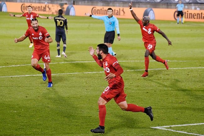 Pozuelo scores the winner as Toronto FC rallies to defeat the Philadelphia Union 2-1 | iNFOnews.ca