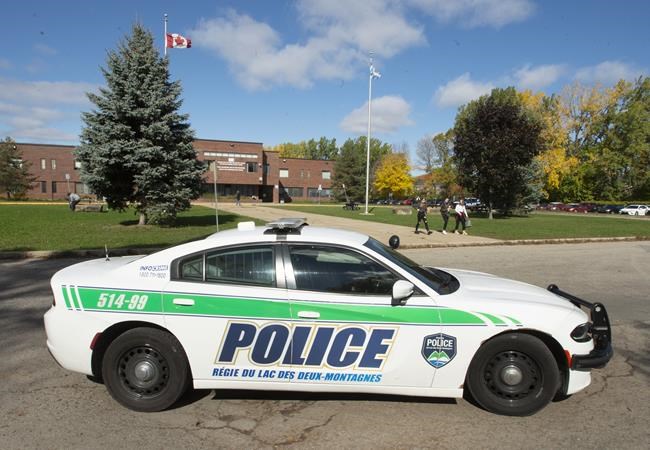 Quebec moves more regions to maximum COVID alert as province reports 1,078 new cases | iNFOnews.ca