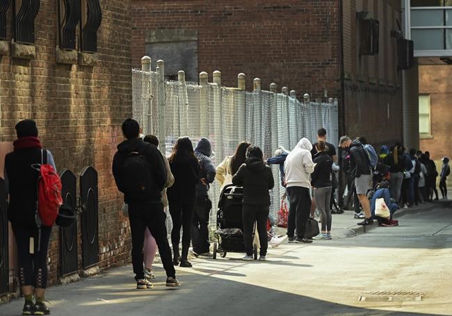 One in four Canadians say their mental health is worse than during COVID-19 outbreak | iNFOnews.ca