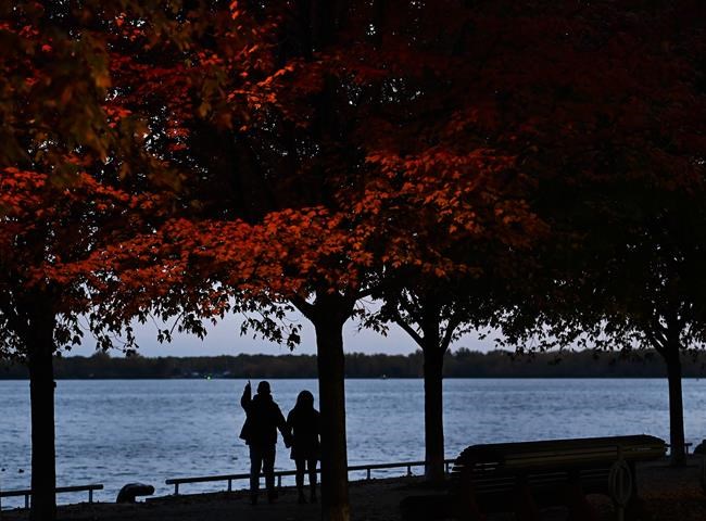 COVID-19 could make transition to standard time smoother, say experts | iNFOnews.ca