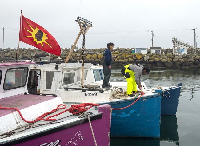 N.S. Mi'kmaq chiefs demand stop of alleged federal plans to seize lobster traps | iNFOnews.ca N.S. Mi'kmaq chiefs demand stop of alleged federal plans to seize lobster traps | iNFOnews.ca