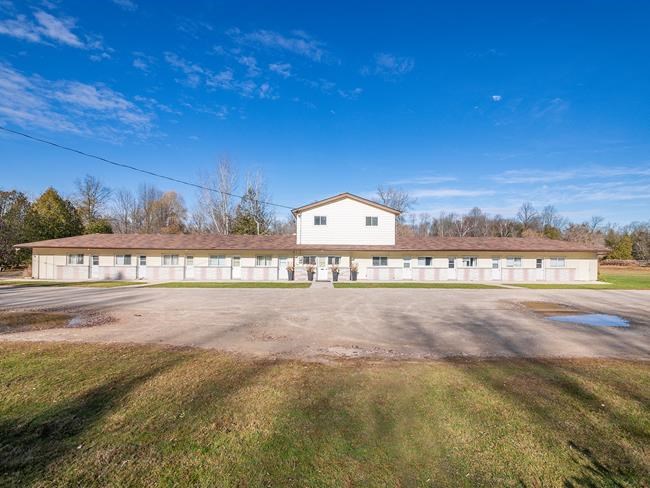Calling all eccentric millionaires: 'Schitt's Creek' motel up for sale for $2 million | iNFOnews.ca