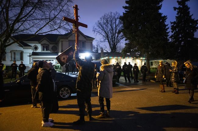 Ford slams anti-lockdown protesters outside his home as 'buffoons;' begs them to stop | iNFOnews.ca Ford slams anti-lockdown protesters outside his home as 'buffoons;' begs them to stop | iNFOnews.ca