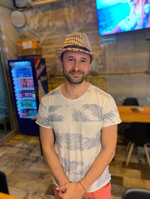 Digital nomads continue to live abroad amid pandemic, but with limitations | iNFOnews.ca