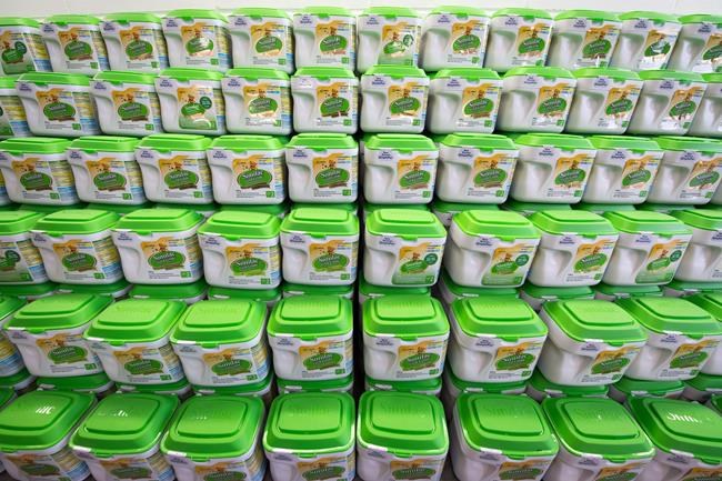 Parents unable to breastfeed should use formula instead of online milk exchange: CPS | iNFOnews.ca CP241745395