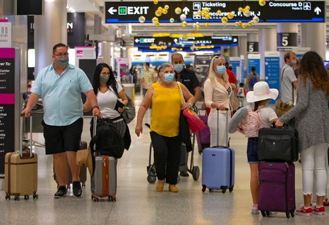 Some older Canadians opt to take their chances, winter in Florida despite pandemic | iNFOnews.ca
