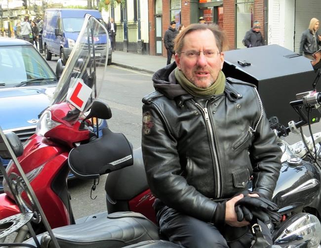 'A bombshell': Canadians stuck in U.K. face uncertainty after Canada shuts air travel | iNFOnews.ca CP384925858