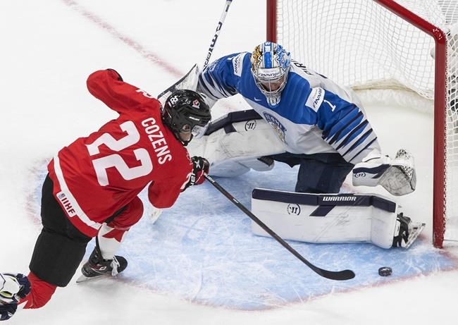 Canada tops pool at world junior hockey championship, meets Czechs in quarterfinal | iNFOnews.ca