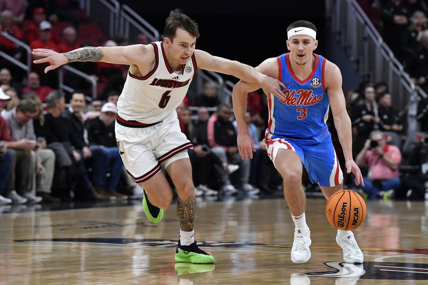 Davis scores 20, Pedulla adds 16 as No. 23 Ole Miss beats Louisville 86-63 in SEC/ACC Challenge | iNFOnews.ca