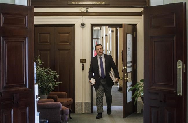 Alberta cabinet minister 'naive' in travelling to Hawaii for holiday tradition | iNFOnews.ca Alberta cabinet minister 'naive' in travelling to Hawaii for holiday tradition | iNFOnews.ca