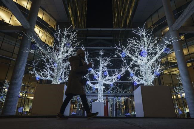 Nearly half of Canadians visited friends, family over holidays, new poll suggests | iNFOnews.ca Nearly half of Canadians visited friends, family over holidays, new poll suggests | iNFOnews.ca