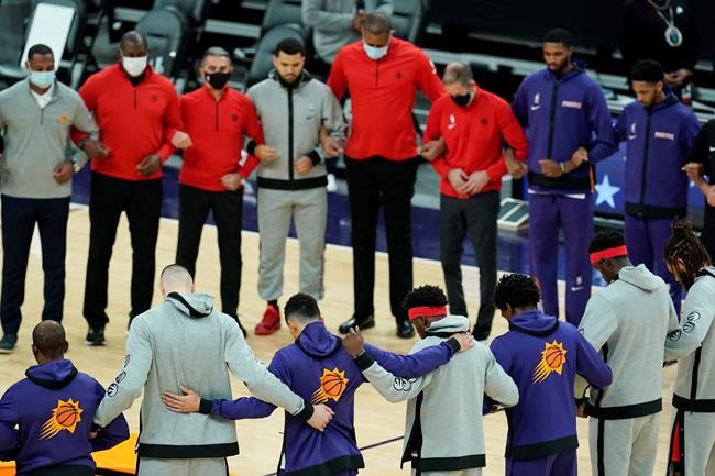 Raptors, Suns link arms in solidarity hours after storming of U.S. Capitol | iNFOnews.ca
