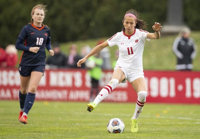 Badgers coach says Canadian midfielder Victoria Pickett has the talent to go pro | iNFOnews.ca