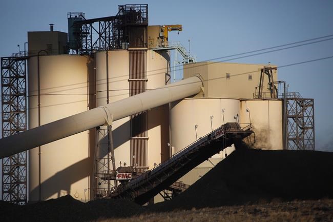 Alberta promises close watch on new mines but cuts oversight of coal-polluted rivers | iNFOnews.ca