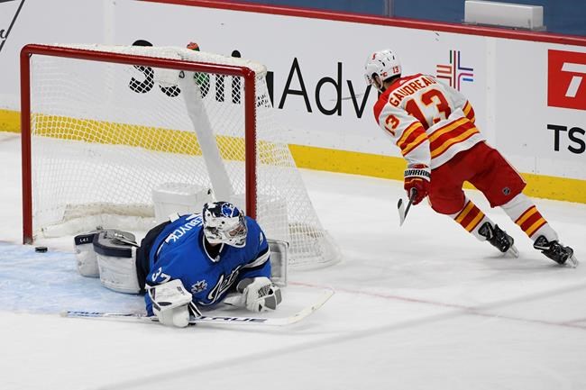 Gaudreau extends point streak to 8 games, adds shootout winner as Flames down Jets | iNFOnews.ca