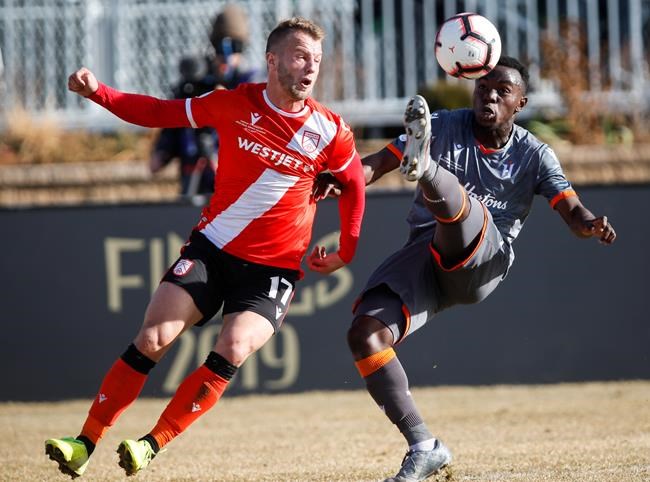 Canadian defenders Kwame Awuah, Dominic Samuel return to Forge FC for 2021 season | iNFOnews.ca