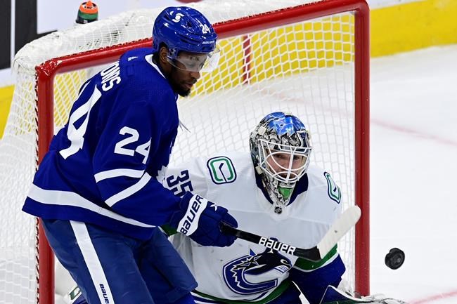 Maple Leafs winger Wayne Simmonds to miss six weeks with broken wrist | iNFOnews.ca Maple Leafs winger Wayne Simmonds to miss six weeks with broken wrist | iNFOnews.ca