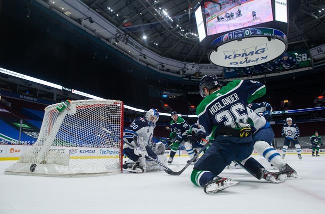 Winnipeg Jets down Vancouver Canucks 2-0, Brossoit earns second career shutout | iNFOnews.ca