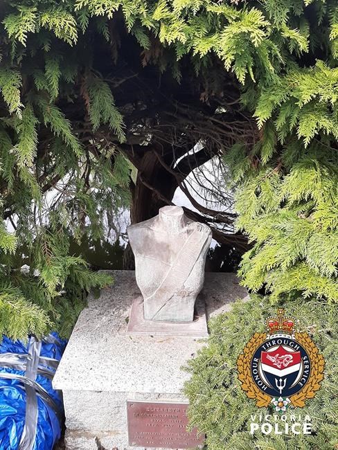 B.C. police looking for witnesses to statue beheading, graffiti spree | iNFOnews.ca